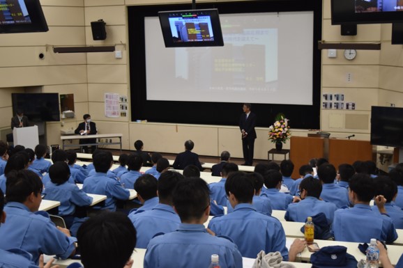 講演の様子①