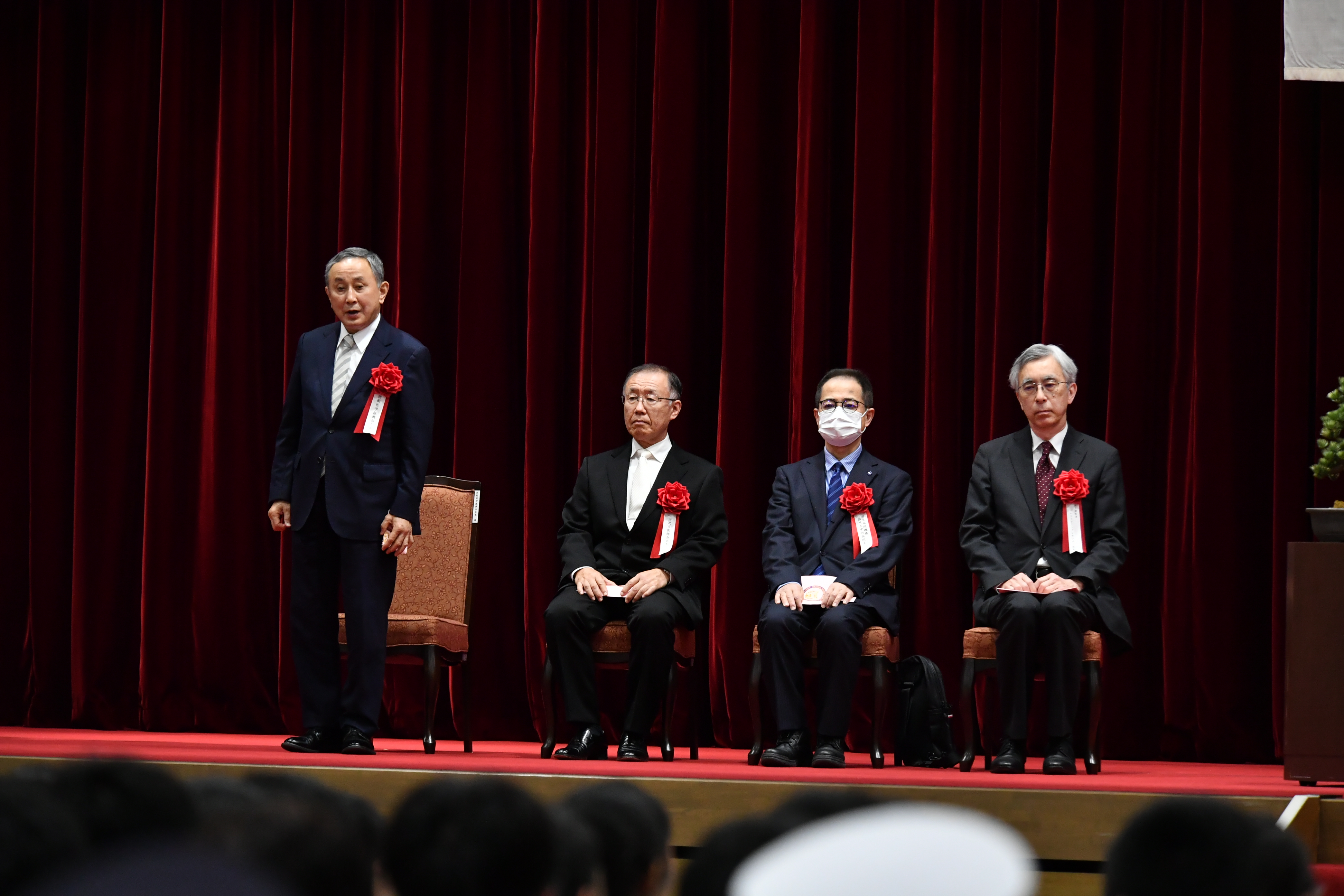 部外来賓紹介の様子