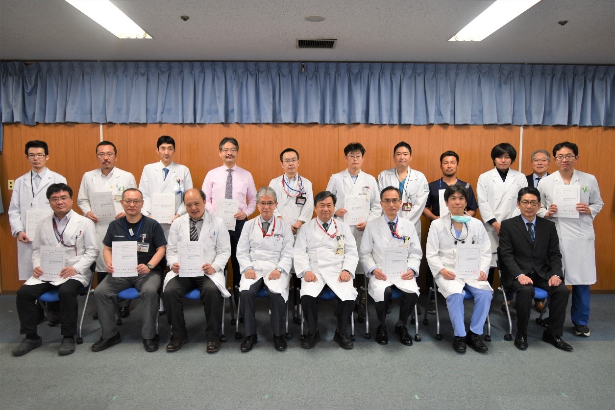 健康促進パートナー医師指名書交付式(R6.4.5)の集合写真