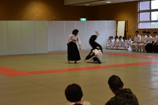 合気道で人を投げた時の写真