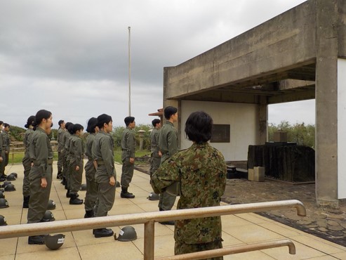 天山戦没者慰霊碑参拝(看護学科学生)