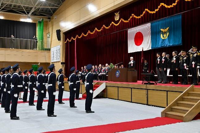 中谷防衛大臣入場の様子