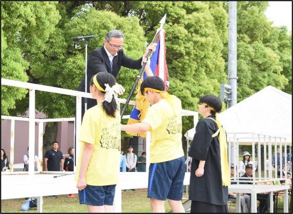 閉会式表彰(総合優勝黄団)
