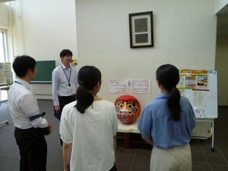 オープンキャンパス会場見学の風景