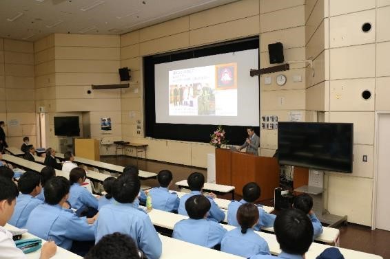 講演の様子の写真2