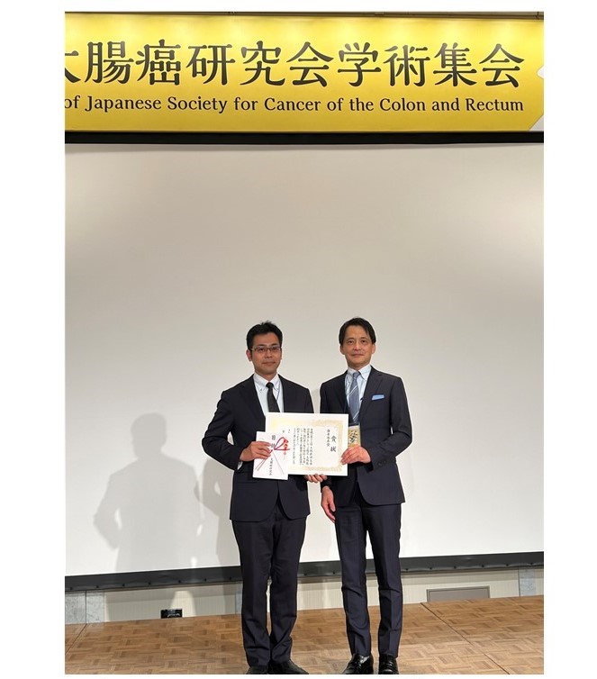 五井孝憲世話人（右）菊家健太研究科学生